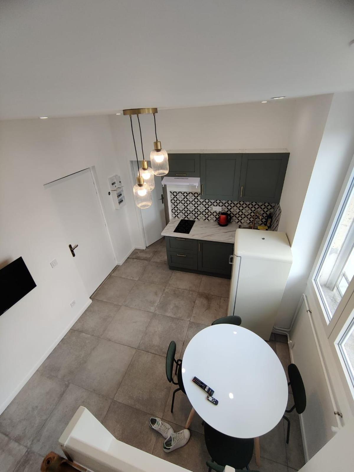 Apartamento Loft Chic Avec Mezzanine Contemporaine Vénissieux Exterior foto