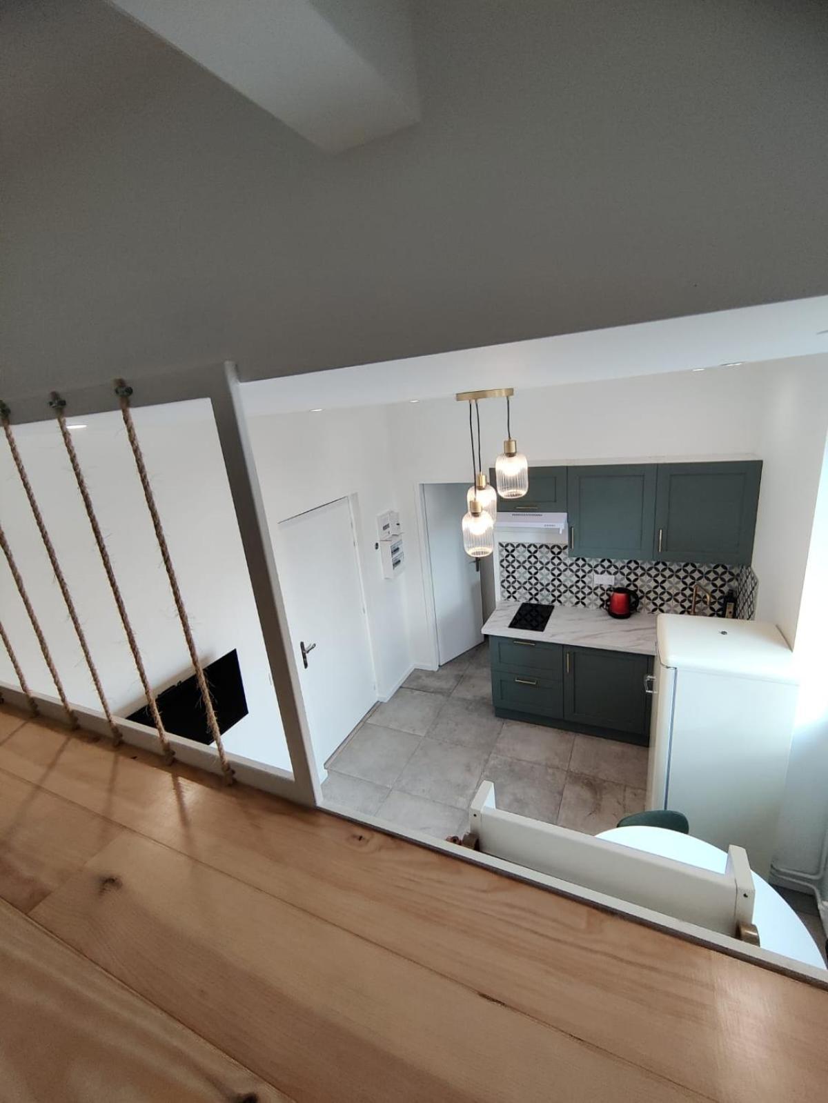 Apartamento Loft Chic Avec Mezzanine Contemporaine Vénissieux Exterior foto